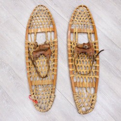 Authentic Vintage Pair of Used Snowshoes (47-90-G3461) Y8U