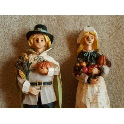 VINTAGE THANKSGIVING TALL DECORATIVE PILGRIM COUPLE HARVEST