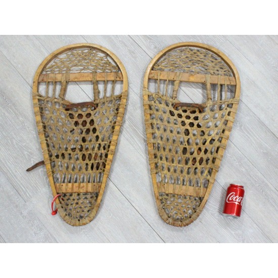 Authentic Vintage Pair of Used Snowshoes (47-90-G3460) Y8U