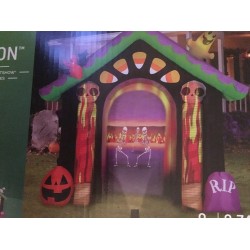 Living Projections Gemmy 8.7-ft x Haunted House Halloween Inflatable