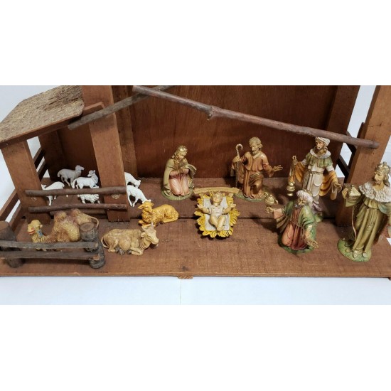 Vtg 15 pc Nativity Set & Large Wooden Creche Stable Italy Looks Like Fontanini ?