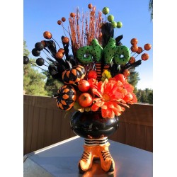 FANCY HALLOWEEN CENTERPIECE CAULDRON WITCH LEGS PUMPKIN TABLE DECOR