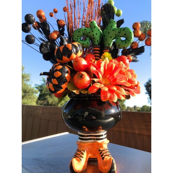 FANCY HALLOWEEN CENTERPIECE CAULDRON WITCH LEGS PUMPKIN TABLE DECOR