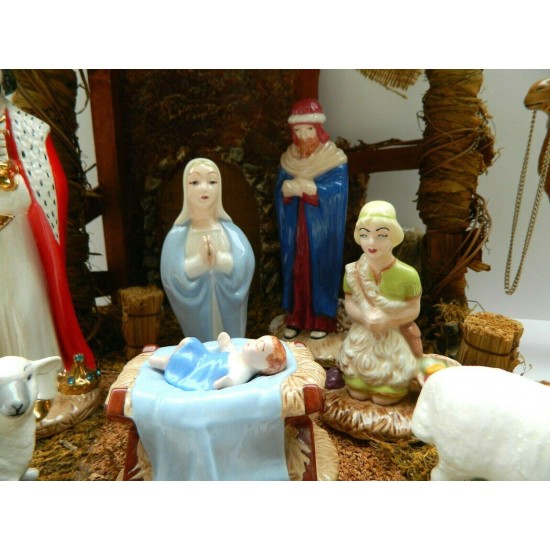 Vintage 1960's HOLLAND MOLD 26 Pc Glazed Christmas Nativity Set w/Wooden Stable