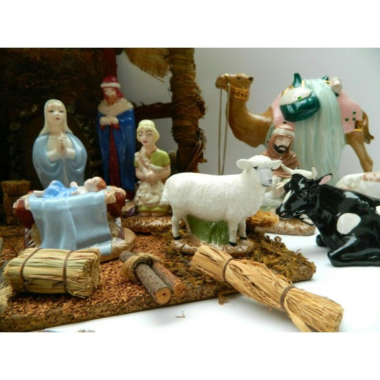 Vintage 1960's HOLLAND MOLD 26 Pc Glazed Christmas Nativity Set w/Wooden Stable